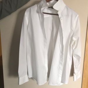 Jones New York crisp white shirt. Pit to pit 20”, sleeve 24”. EUC